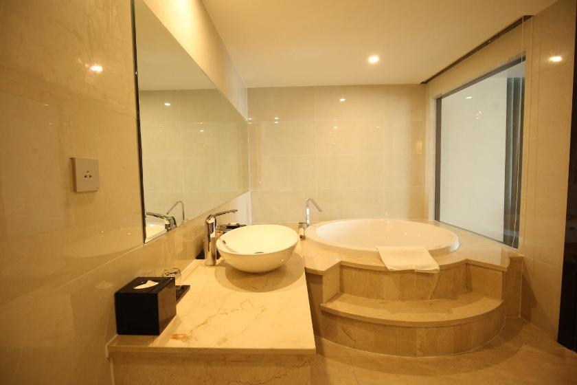 Suite Có Giường Cỡ King Và Bồn Tắm Spa