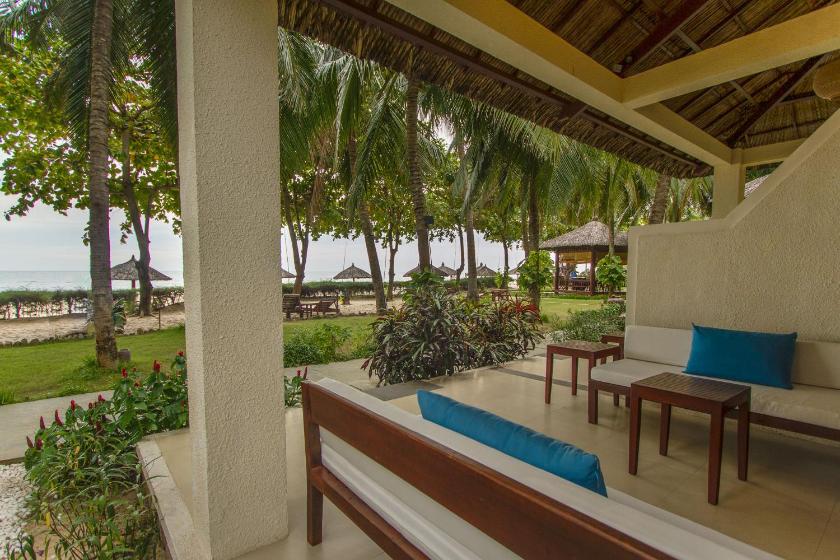 Bungalow with Terrace and Sea View