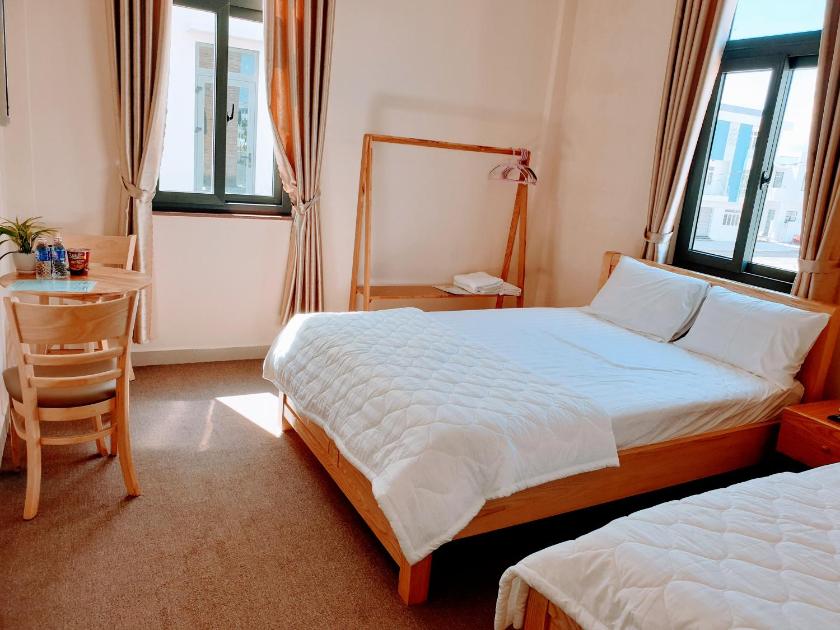 Phòng 4 người nhìn ra vườn