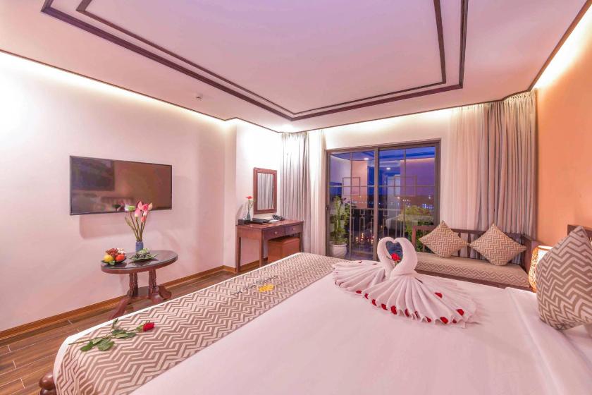 Phòng Deluxe Giường Đôi Có Ban Công Phòng Deluxe Giường Đôi Có Ban Công