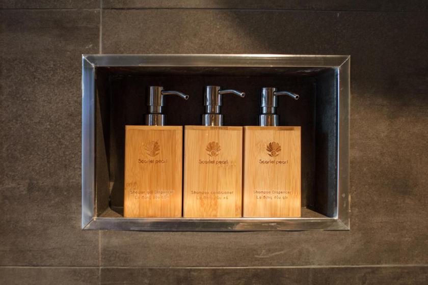 Suite Golden Pearl Có Ban Công