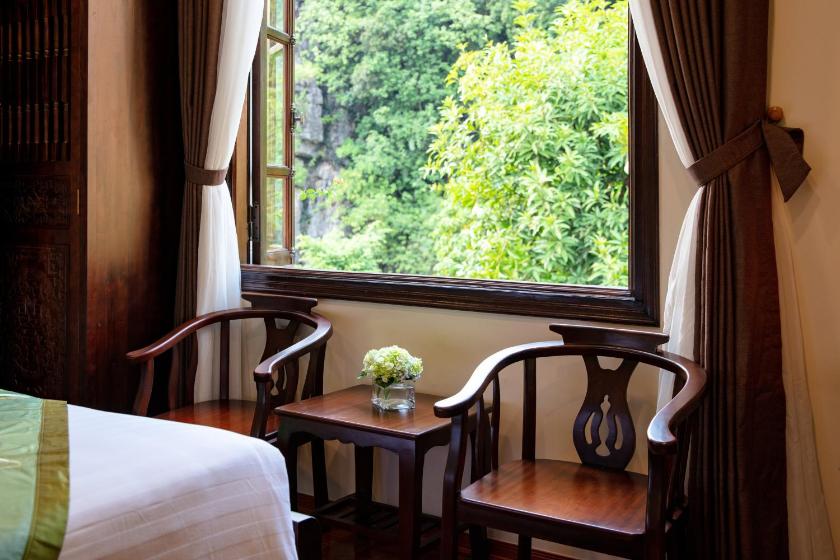 Phòng Cổ Điển Nhìn Ra Vườn