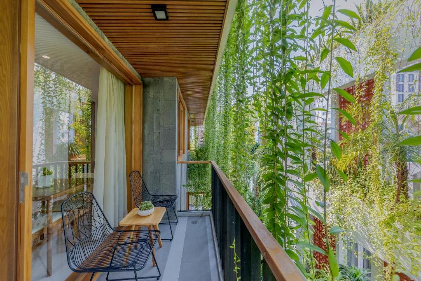 Căn Hộ Superior Có Ban Công Và Tầm Nhìn Ra Hồ Bơi