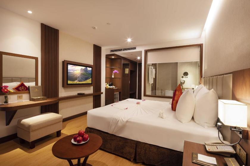 Phòng Grand Deluxe Nhìn Một Phần Ra Biển  Phòng Grand Deluxe Nhìn Một Phần Ra Biển