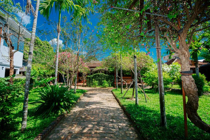 Biệt Thự Nhìn Ra Vườn