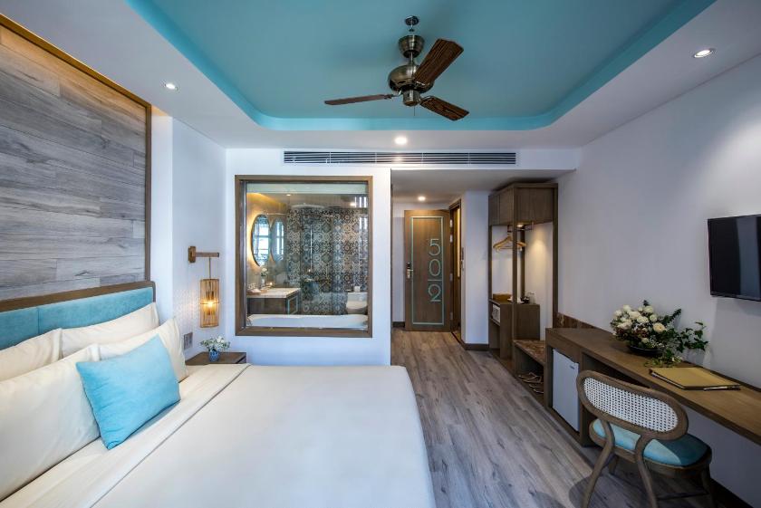 Phòng Icon Signature (Ban Công) + Trà Chiều Miễn Phí Phòng Icon Signature (Ban Công) + Trà Chiều Miễn Phí