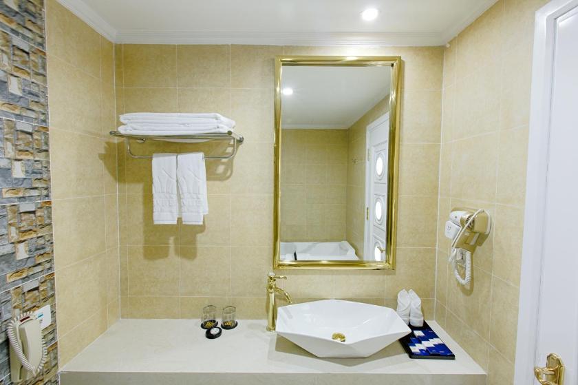 Phòng Superior Có Giường Cỡ King Với Ban Công Và Tầm Nhìn Ra Sông