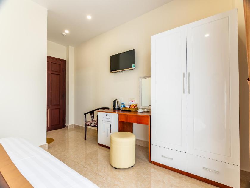 Phòng Deluxe Giường Đôi Có Ban Công