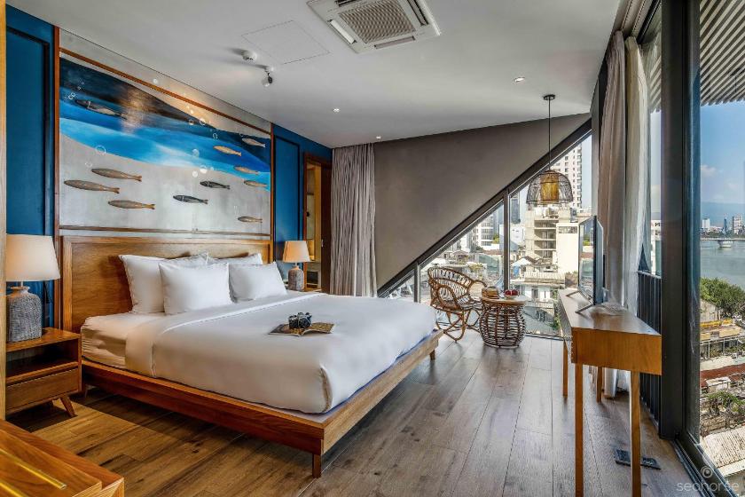 Suite Deluxe Nhìn Ra Toàn Cảnh Sông 