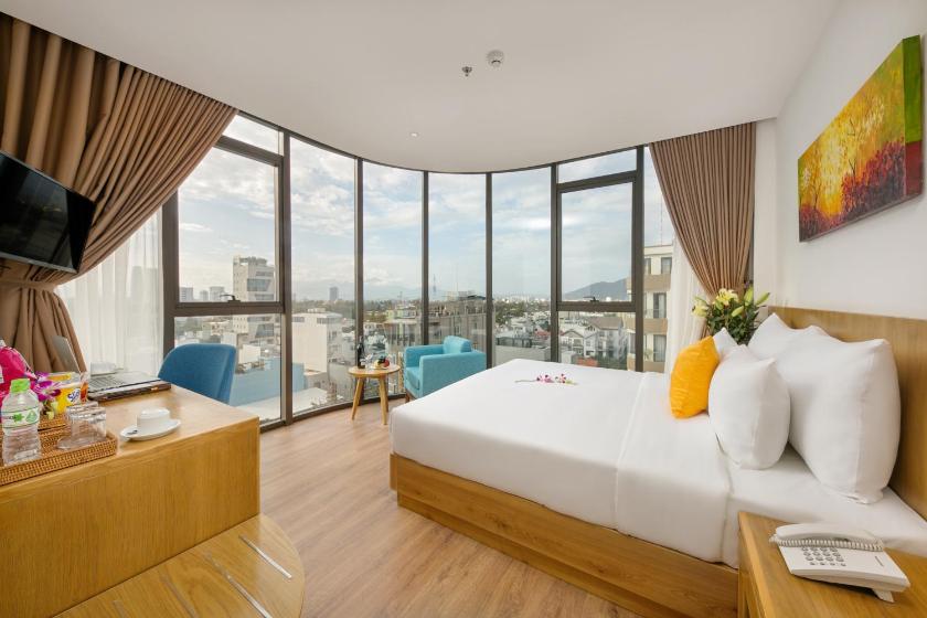 Phòng có giường cỡ King nhìn ra cảnh núi non Phòng có giường cỡ King nhìn ra cảnh núi non