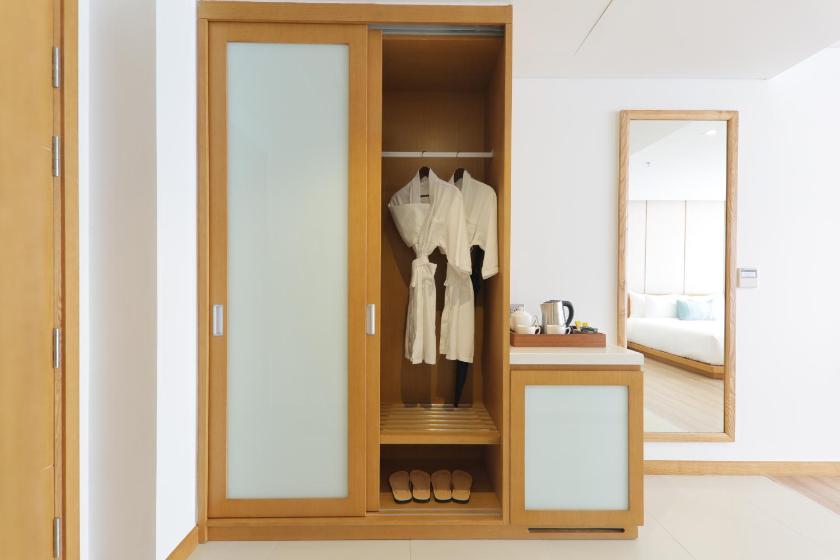 Suite Premier Giường Đôi Nhìn Ra Đại Dương - Ưu Đãi Spa Suite Premier Giường Đôi Nhìn Ra Đại Dương - Ưu Đãi Spa