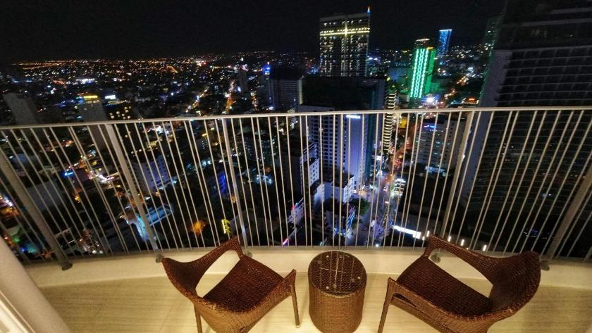 Phòng Deluxe (2 Người lớn + 1 Trẻ em) Phòng Deluxe (2 Người lớn + 1 Trẻ em)