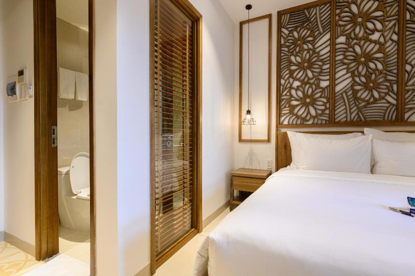 Phòng Deluxe Giường Đôi Có Ban Công Và Tầm Nhìn Ra Vườn