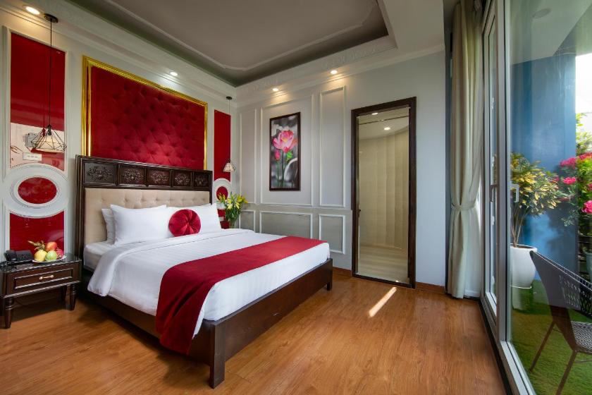 Suite Premium Có Ban Công Lớn Nhìn Ra Thành Phố 