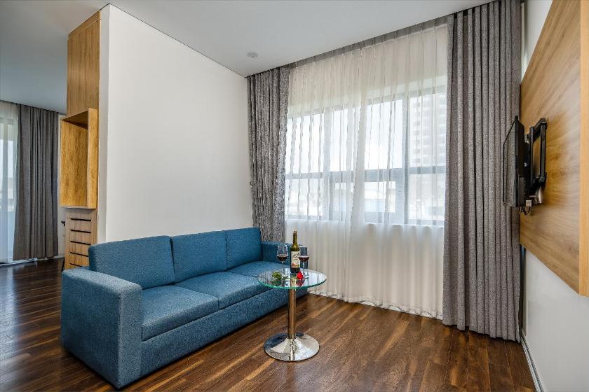 Phòng Giường Đôi Có Ban Công (2 Người Lớn + 1 Trẻ Em) Phòng Giường Đôi Có Ban Công (2 Người Lớn + 1 Trẻ Em)