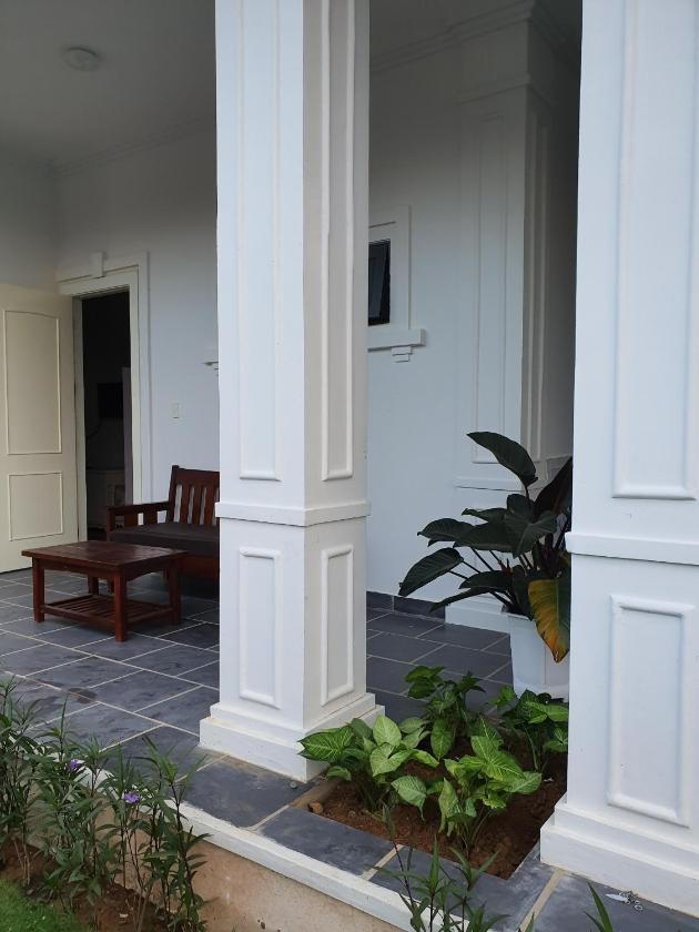 Phòng Có Giường Cỡ Queen Nhìn Ra Hồ Bơi Phòng Có Giường Cỡ Queen Nhìn Ra Hồ Bơi