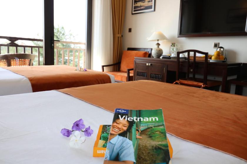 Phòng Deluxe 2 Giường Đơn Có Ban Công Và Tầm Nhìn Ra Sông Phòng Deluxe 2 Giường Đơn Có Ban Công Và Tầm Nhìn Ra Sông