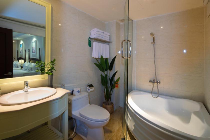 Suite Grand Elegant 2 Giường Đôi Nhìn Ra Thành Phố