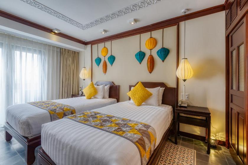 Suite Deluxe Ấm Cúng Nhìn Ra Sông