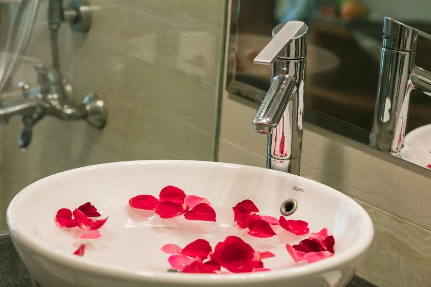 Phòng Hạng Hoàng gia có ban công Phòng Hạng Hoàng gia có ban công