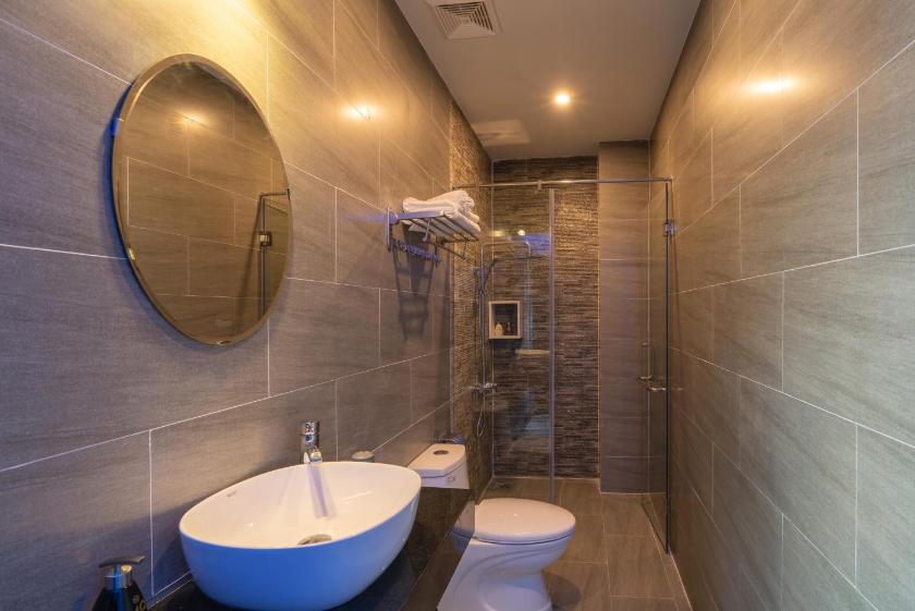 Phòng Có Giường Cỡ King Nhìn Ra Hồ Bơi Phòng Có Giường Cỡ King Nhìn Ra Hồ Bơi