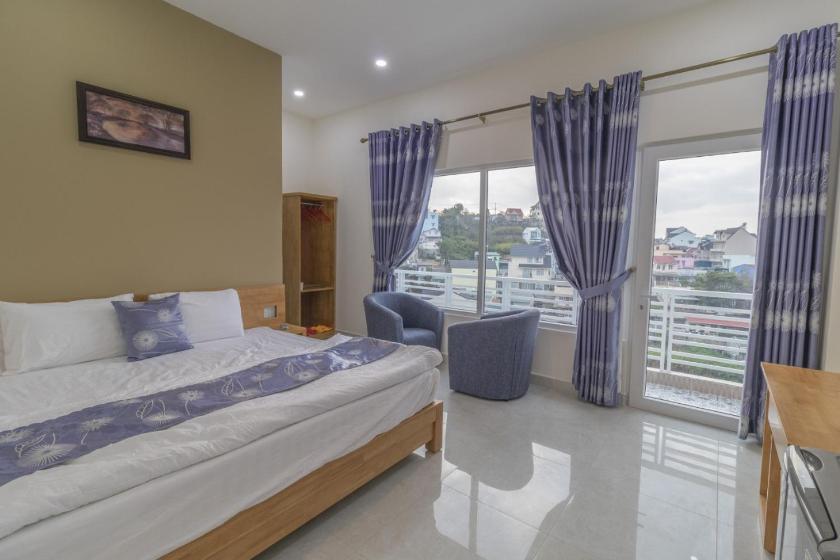 Phòng Deluxe Giường Đôi Có Ban Công Phòng Deluxe Giường Đôi Có Ban Công