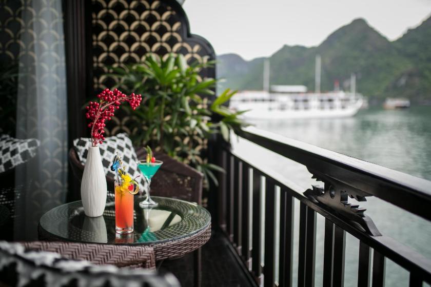 Suite Senior Có Ban Công Riêng Nhìn Ra Toàn Cảnh Biển - Tầng Trên - 2 Ngày 1 Đêm