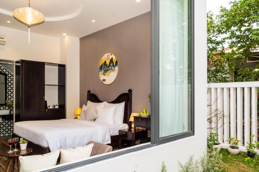 Phòng Có Giường Cỡ Queen Nhìn Ra Hồ Bơi Phòng Có Giường Cỡ Queen Nhìn Ra Hồ Bơi