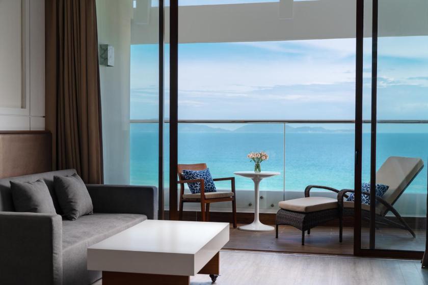 Studio Thông Nhau Có Giường Sofa Và Tầm Nhìn Ra Biển