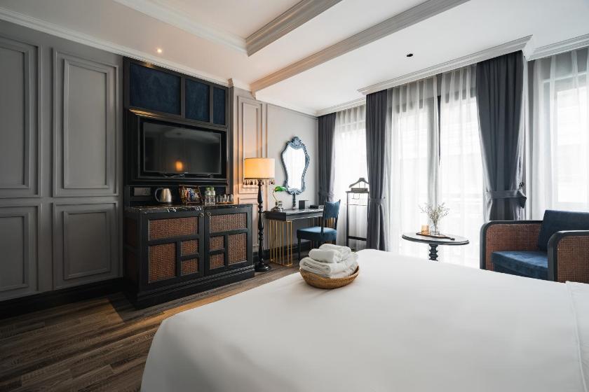 Phòng Solarium Có Giường Cỡ King Với Ban Công Nhìn Ra Cảnh Thành Phố Phòng Solarium Có Giường Cỡ King Với Ban Công Nhìn Ra Cảnh Thành Phố