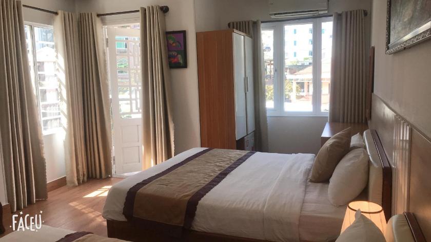 Phòng 3 Người Có Vòi Sen