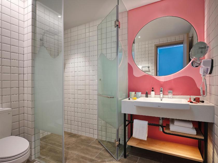 Phòng Superior có giường cỡ king nhìn ra biển