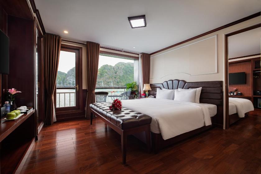 Suite Gia Đình Có Cửa Thông Nhìn Ra Biển Có Ban Công Riêng - 2 Ngày 1 Đêm Suite Gia Đình Có Cửa Thông Nhìn Ra Biển Có Ban Công Riêng - 2 Ngày 1 Đêm