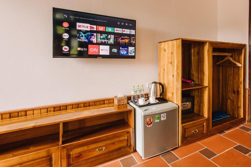 Phòng 3 Người Nhìn Ra Vườn