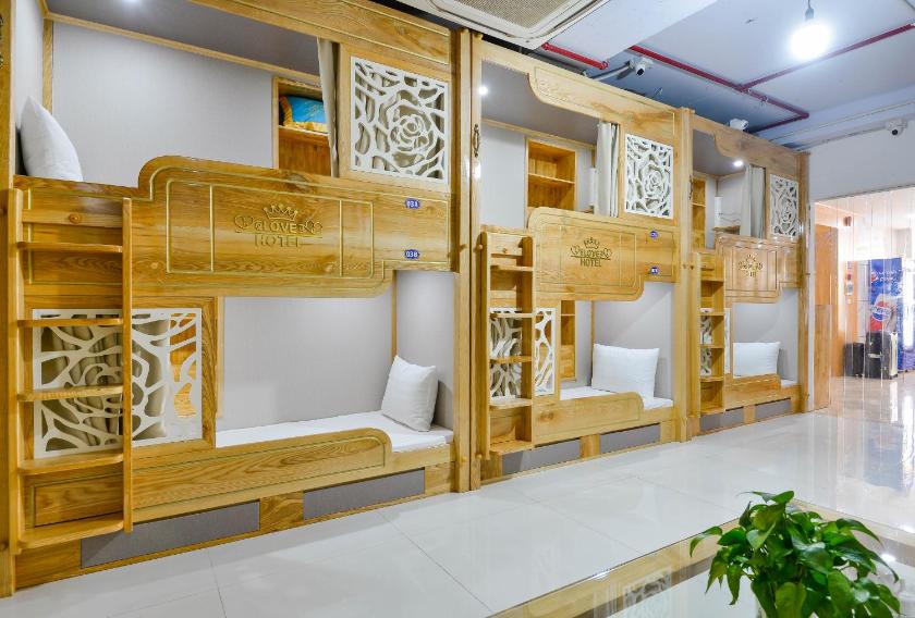 Giường Đơn Trong Phòng Nghỉ Tập Thể Cho Cả Nam Và Nữ Giường Đơn Trong Phòng Nghỉ Tập Thể Cho Cả Nam Và Nữ