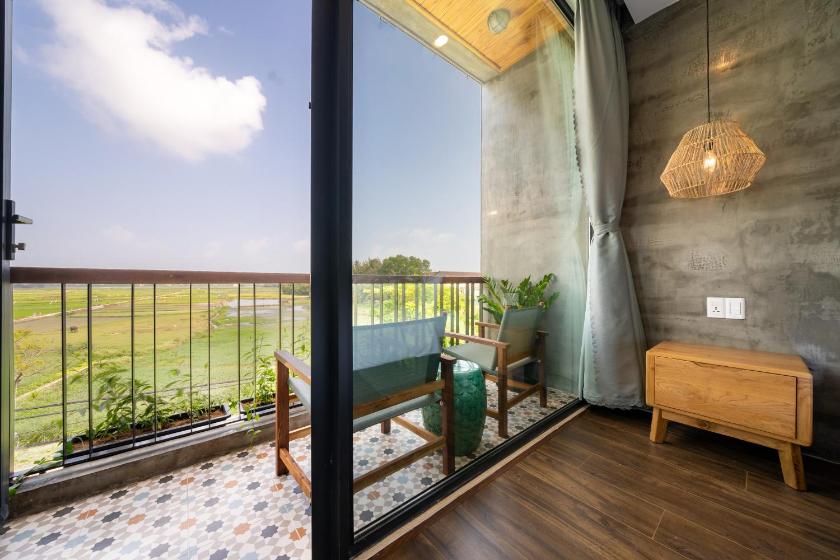 Phòng Deluxe Giường Đôi Có Ban Công