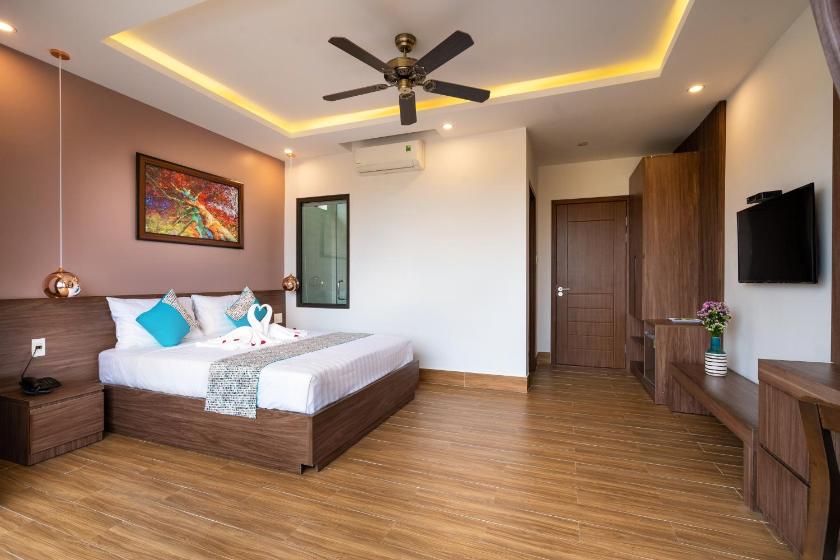 Phòng Deluxe Giường Đôi Có Ban Công Phòng Deluxe Giường Đôi Có Ban Công