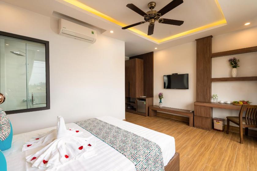 Phòng Deluxe Giường Đôi Có Ban Công Phòng Deluxe Giường Đôi Có Ban Công