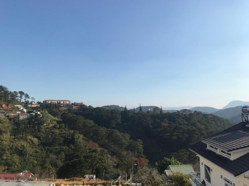 Phòng có giường cỡ King nhìn ra cảnh núi non Phòng có giường cỡ King nhìn ra cảnh núi non