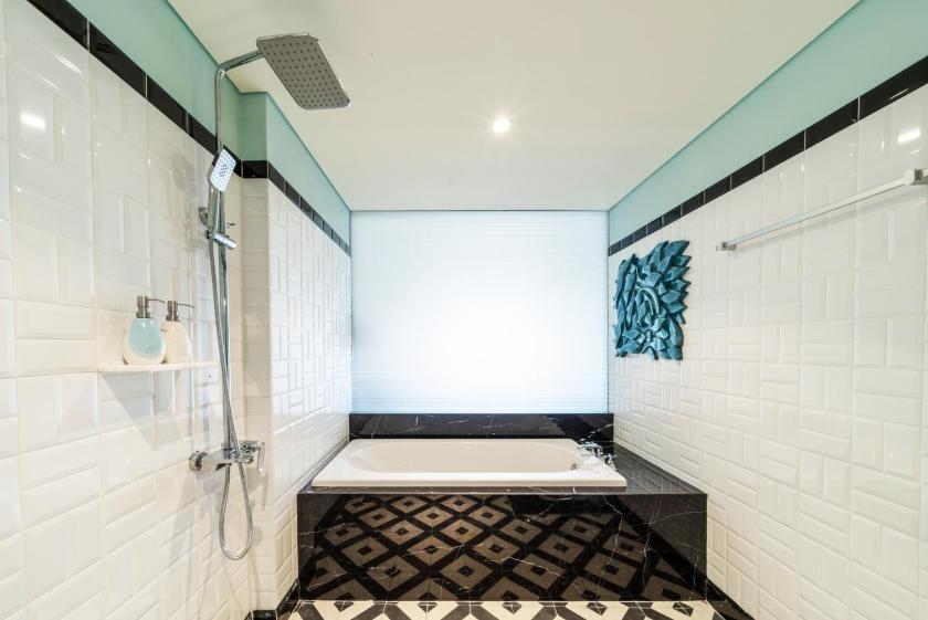 Suite Double Room with Balcony and River View Suite Double Room with Balcony and River View