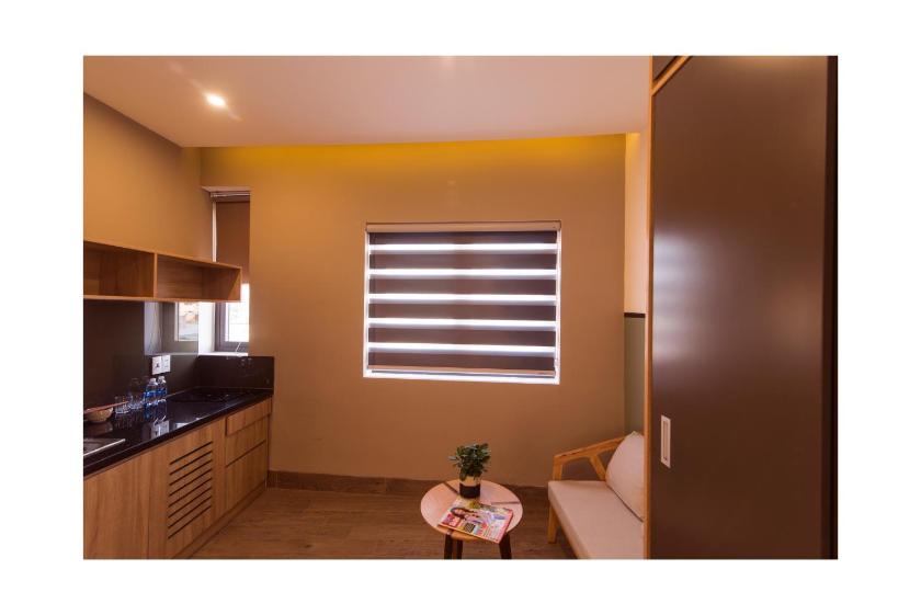 Studio (3 Người Lớn)