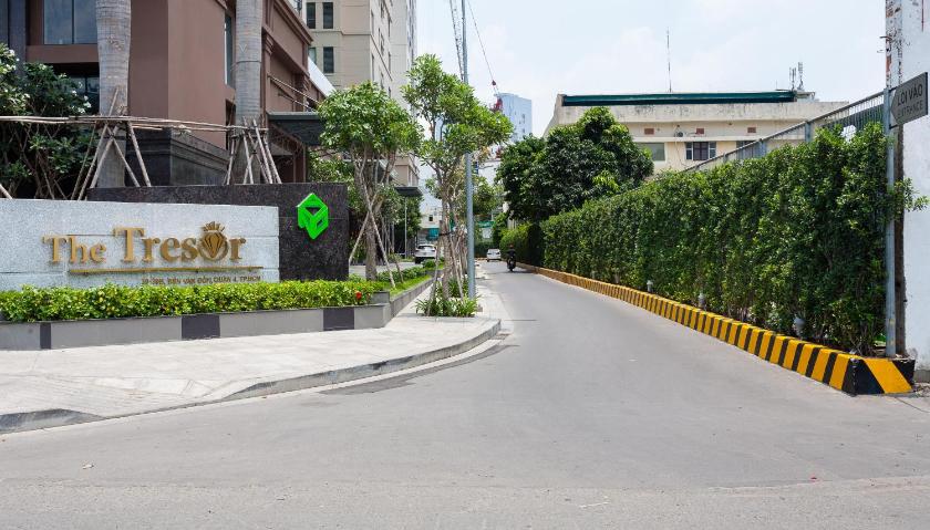 Căn Hộ Nhìn Ra Hồ Bơi  Căn Hộ Nhìn Ra Hồ Bơi
