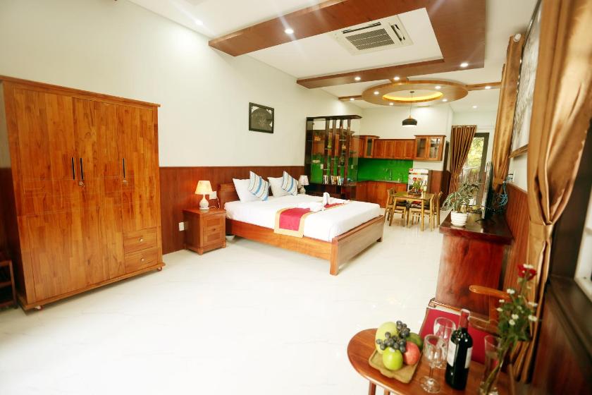 Căn Hộ Nhìn Ra Hồ Bơi  Căn Hộ Nhìn Ra Hồ Bơi