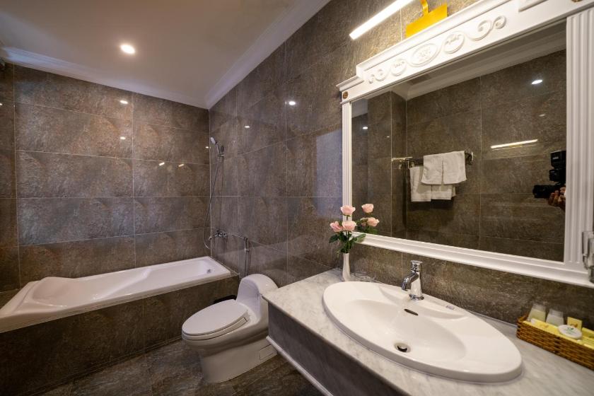 Suite Có Giường Cỡ Queen Và Bồn Tắm Spa Suite Có Giường Cỡ Queen Và Bồn Tắm Spa