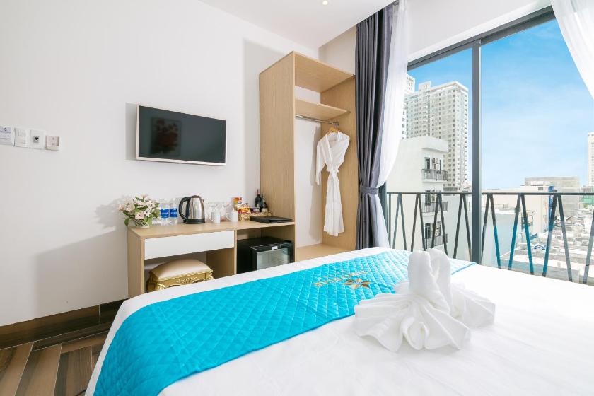 Phòng Deluxe Giường Đôi Có Ban Công