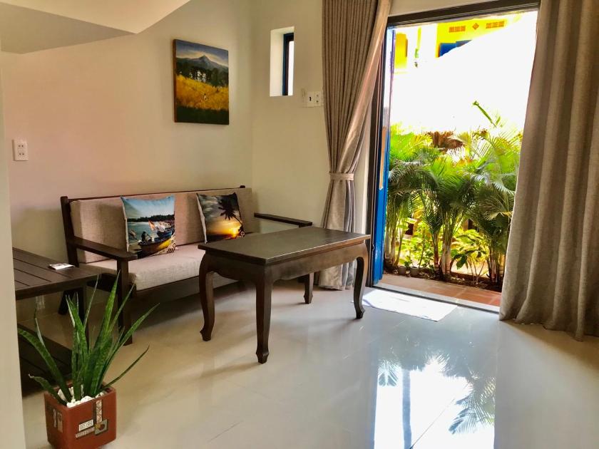 Phòng 3 Người Với Sân Trong - Tầng Trệt