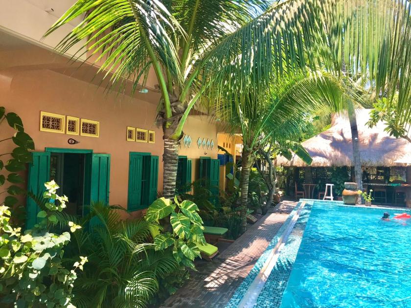 Phòng Giường Đôi Nhìn Ra Hồ Bơi