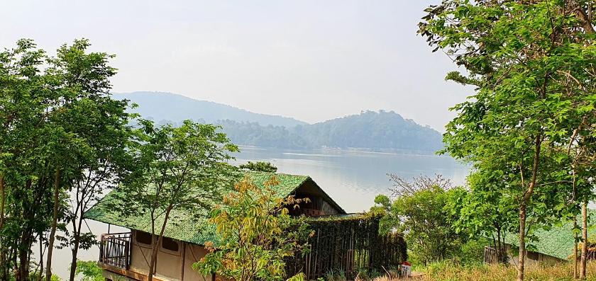 Lều Nhìn Ra Hồ Nước Lều Nhìn Ra Hồ Nước