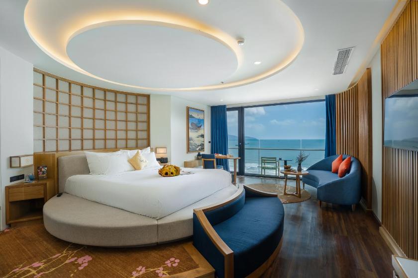 Suite SALA Có Ban Công Nhìn Ra Biển - Bao Gồm Trà Chiều