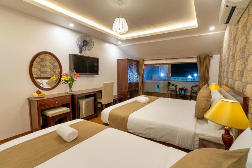 Deluxe Triple Room  with Balcony Deluxe Triple Room  with Balcony